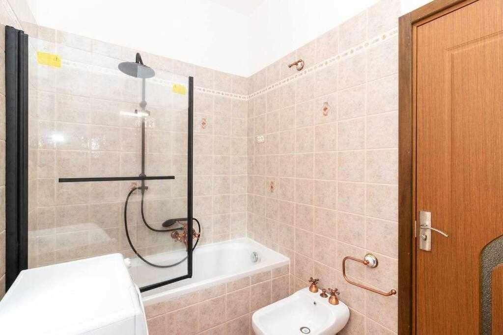 Appartamento A Pochi Passi Dalla Stazione Comodo A Coppie E Famiglie, Casa Ferrucci Collegno Eksteriør billede